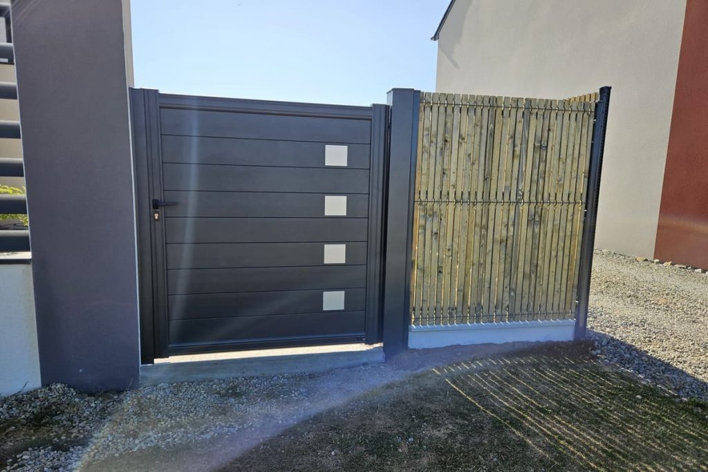 Clôture en bois sur mesure et portillon alu à Pleurtuit