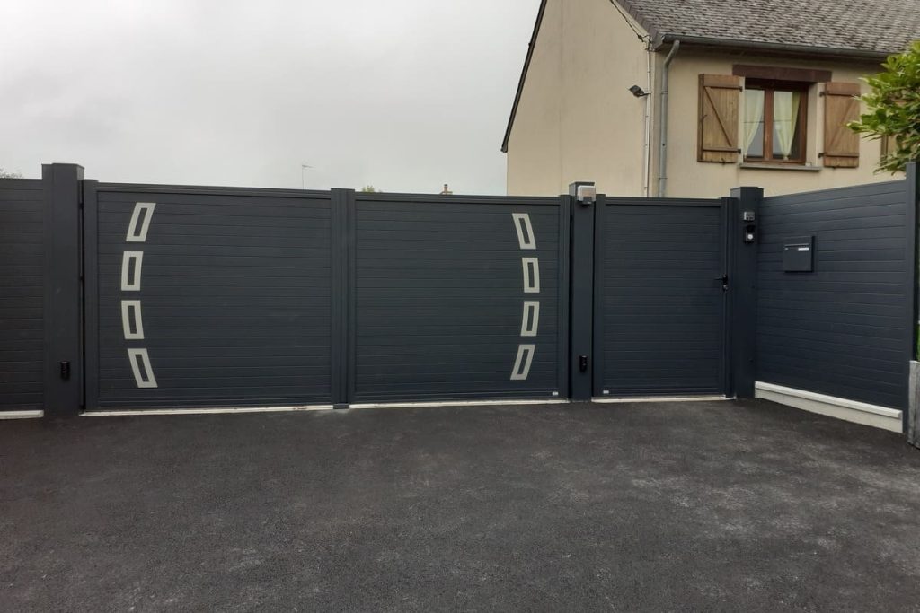 portail moderne en aluminium