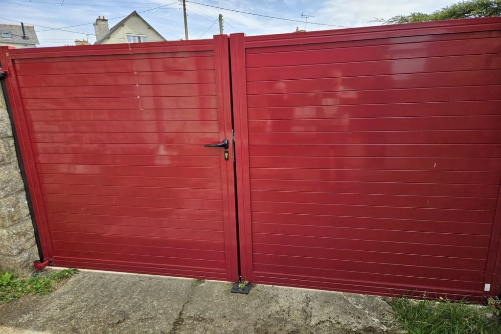portail 2 vantaux rouge en aluminium